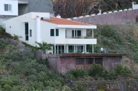 An Uninterrupted 180º Overlooking the Atlantic Ocean.