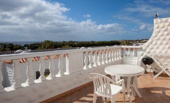 Apartment Near the Beach, Big Terrace with Nice Sea Views, Wifi and Parking.