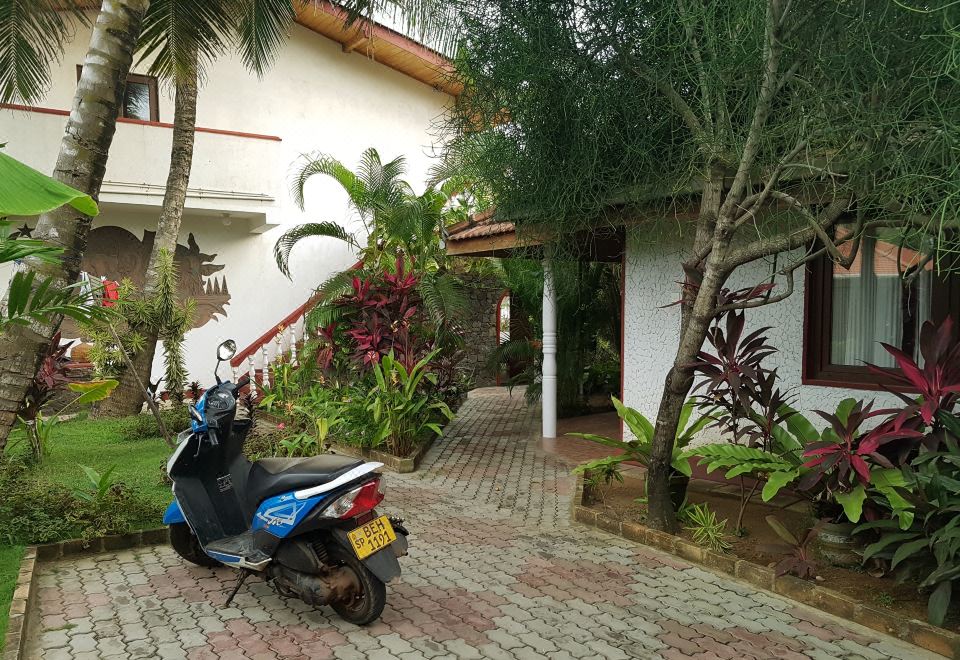 Hotel Tropical Beach House, Hikkaduwa, Exterior, Garden