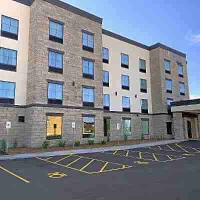 Cobblestone Hotel & Suites - Two Rivers Hotel Exterior