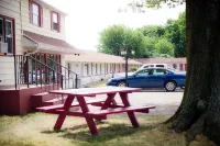 Steelhead Inn Hotels in Erie