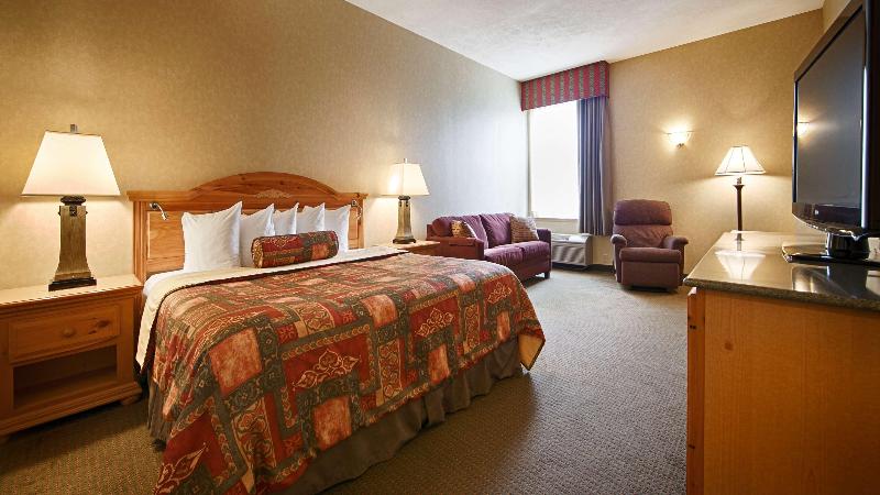 Best Western Plus Revere Inn & Suites