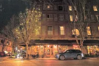 McMenamins Hotel Oregon فنادق في ميكمينفيل