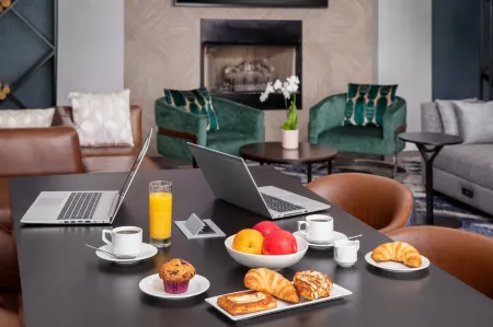 Hilton Garden Inn Wash DC Downtown Отели рядом с достопримечательностью «Галерея искусства Коркоран»