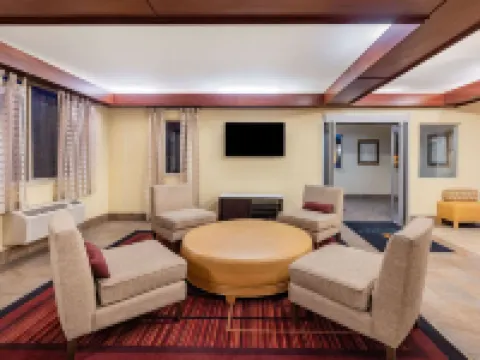 La Quinta Inn & Suites by Wyndham Helena Hotels in Helena