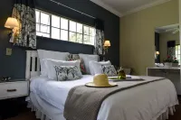 Sagewood Cottage for 2 People with Wonderful Private Terrace in Garden! Hôtels à : Krugersdorp