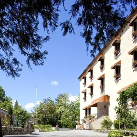 Logis Hôtel Restaurant les Cèdres