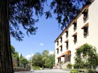 Logis Hôtel Restaurant les Cèdres