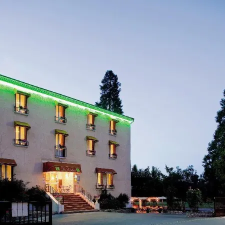 Logis Hôtel Restaurant les Cèdres
