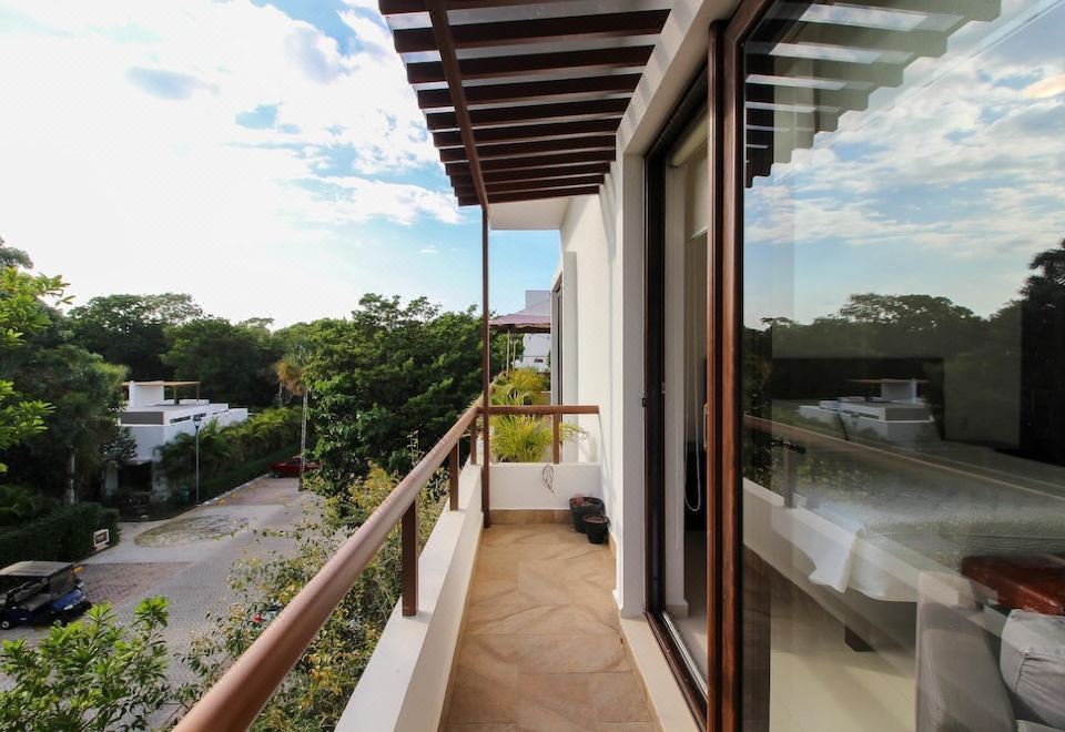 Picture Idea: Chic Modern Penthouse Fantastic Private Rooftop Wet Bar Jacuzzi Bbq