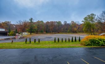 Red Roof Inn & Suites Hazleton