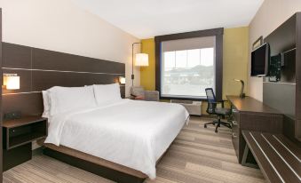 Holiday Inn Express & Suites Seaside-Convention Center