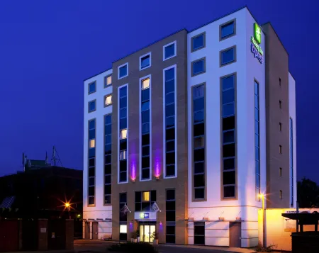 Holiday Inn Express London - Watford Junction Отели в г. Чандлерс Кросс