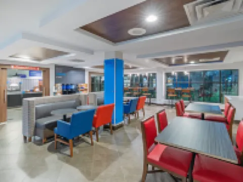 Holiday Inn Express & Suites PICAYUNE-STENNIS SPACE CNTR. by IHG Hoteles en Picayune