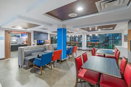 Holiday Inn Express & Suites PICAYUNE-STENNIS SPACE CNTR. by IHG