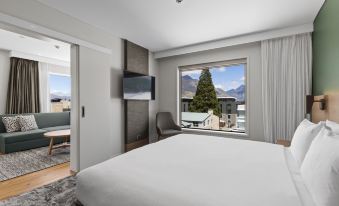 Holiday Inn Express & Suites Queenstown, an IHG Hotel