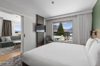 Holiday Inn Express & Suites Queenstown Hotels in der Nähe von Shotover St