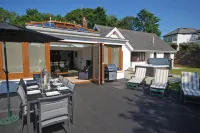 Oaktree Lodge - Luxury Cottage, Hot Tub, Sea Views