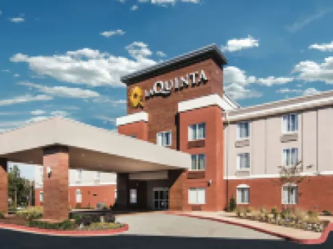 La Quinta Inn & Suites by Wyndham Milledgeville Hotels in Baldwin County