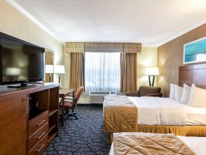 Clarion Hotel Detroit Metro Airport