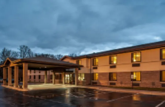 Econo Lodge Inn & Suites Hotels in 