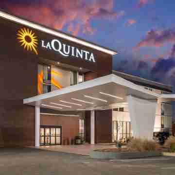 La Quinta Inn & Suites by Wyndham Columbus MS Hotel Exterior