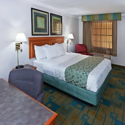 La Quinta Inn by Wyndham Austin Oltorf Hotels near Lakeshore Park