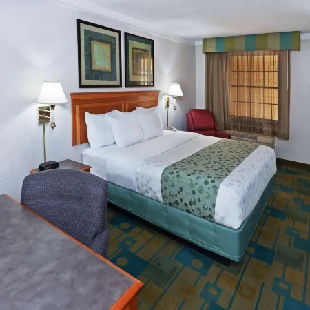 La Quinta Inn by Wyndham Austin Oltorf Отели рядом с достопримечательностью «Фестивал-Бич»