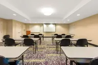 La Quinta Inn & Suites by Wyndham Bridge City