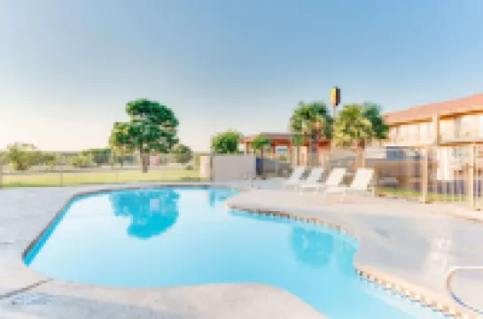 Super 8 by Wyndham Big Spring TX