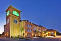La Quinta Inn & Suites by Wyndham Fowler Hotels in Selma