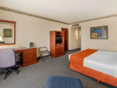 Quality Inn Monterrey la Fe Hotels in Guadalupe