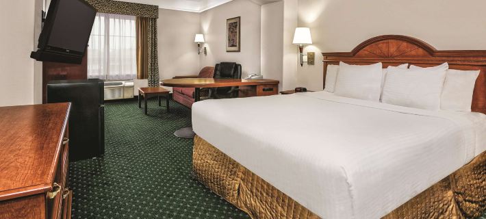 La Quinta Inn & Suites by Wyndham Stephenville Hotels in Erath County