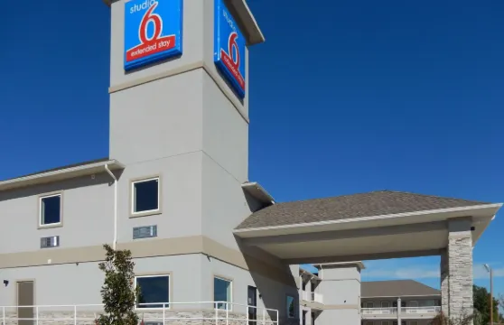 俄克拉何馬城育空 6 號開放式公寓酒店