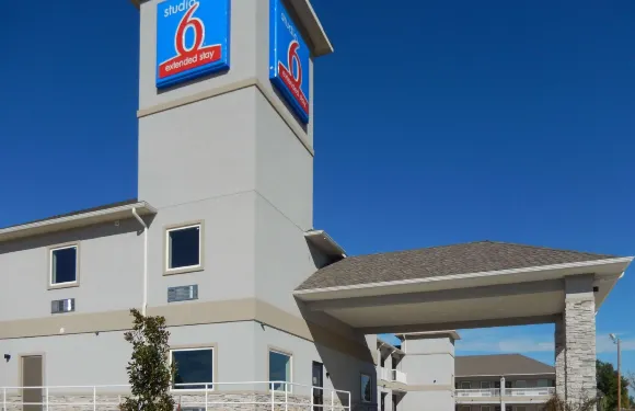 俄克拉何馬城育空 6 號開放式公寓酒店