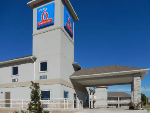 俄克拉何馬城育空 6 號開放式公寓酒店