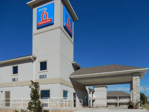 俄克拉何馬城育空 6 號開放式公寓酒店