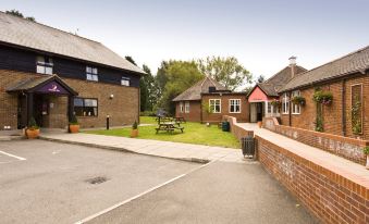 Premier Inn Farnborough West (Southwood)