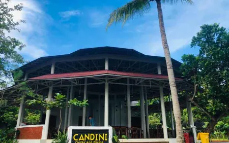 Lalasa Container Inn Отели в г. Пандегланг