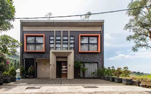 Daily Home Villa Dago فنادق في Cimenyan