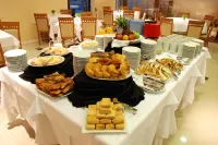 Howard Johnson Villa María Hotel y Casino - breakfast
