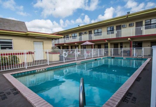 포트 로더데일 가든스 인 & 스위트