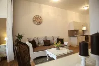 Apartment Paris up to 3 People Hoteles en Mühlhausen