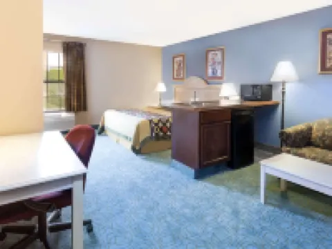 Super 8 by Wyndham Freeport Hotels in Stephenson County