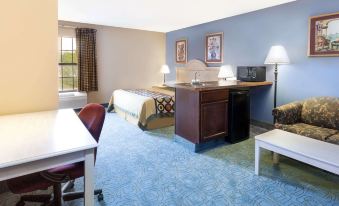 Super 8 by Wyndham Freeport