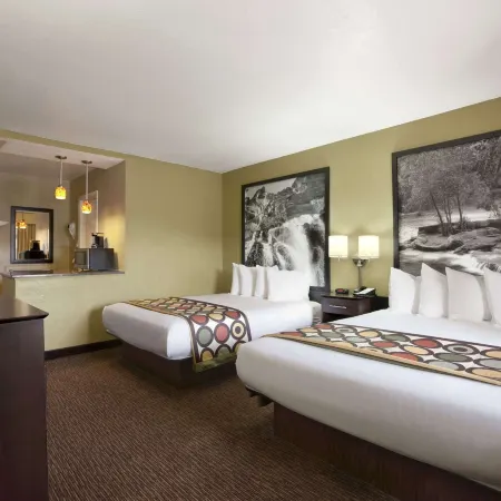 Super 8 by Wyndham Nau/Downtown Conference Center