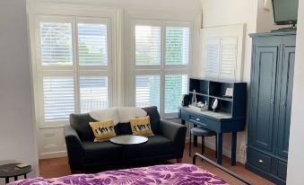 Derrin Guest House
