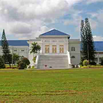 Tri Tower Suite by Uha Hotel Exterior