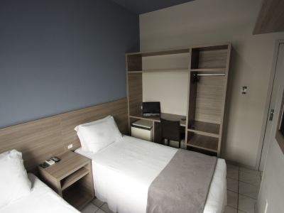 Kennedy Slim Hotel