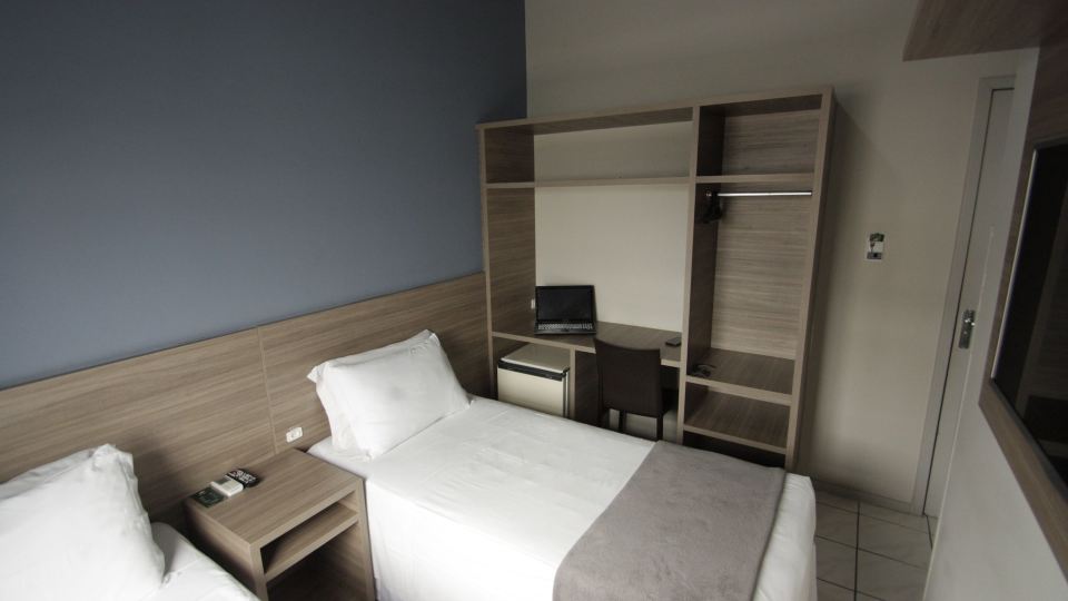 Kennedy Slim Hotel